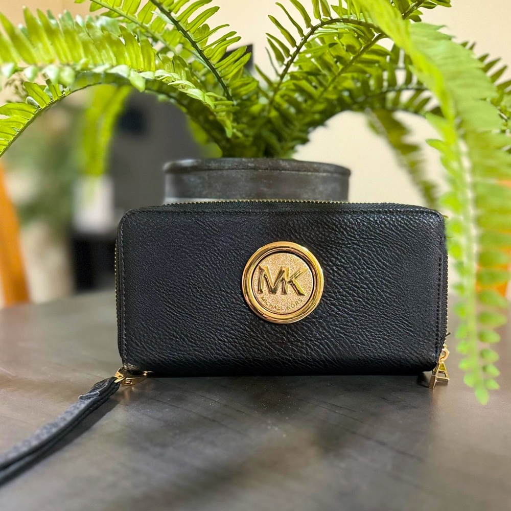 NEW Michael Kors Womens Black Clutch Purse Double Zip Card Holder Gold Logo
